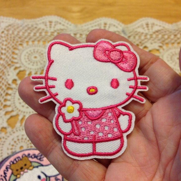 Hello Kitty new iron-on patches - Picture 5 of 5